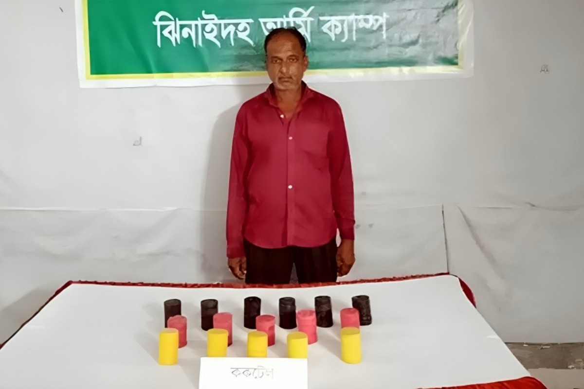 ১৬ ককটেলসহ ছাত্রদল নেতার বাবা আটক