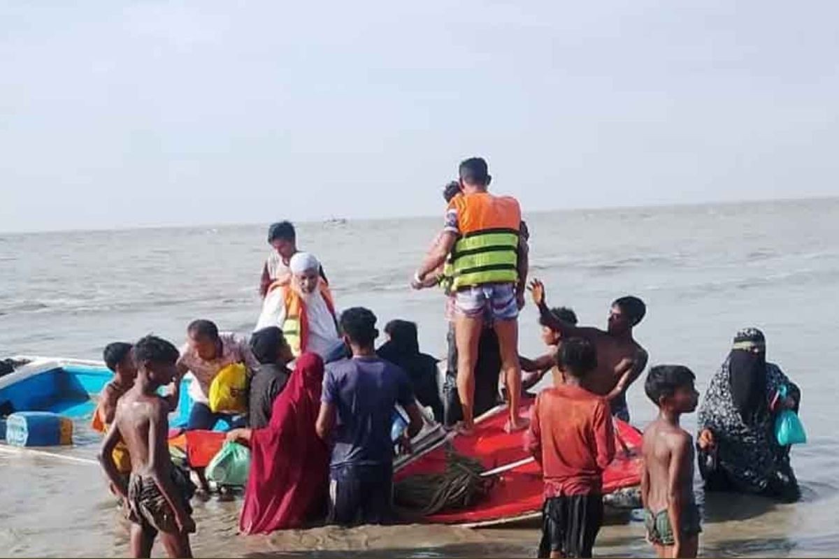 ২৮ যাত্রি নিয়ে মেঘনায় ডুবল স্পিডবোট