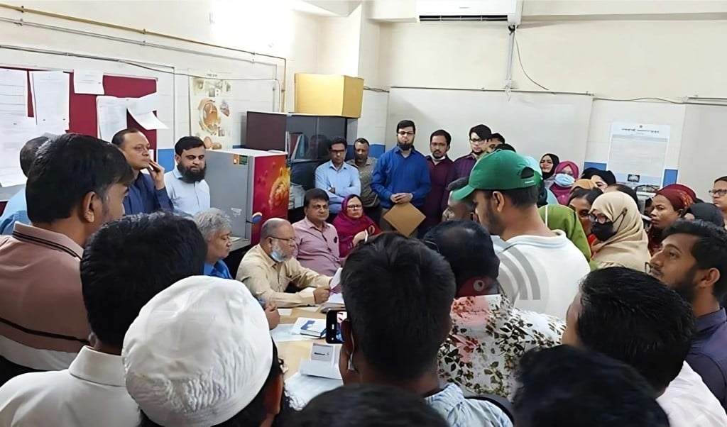 ৮ দফা দাবিতে স্বাস্থ্য উপদেষ্টাকে চিকিৎসক নার্সদের স্মারকলিপি 1749712664 ৮ দফা দাবিতে স্বাস্থ্য উপদেষ্টাকে চিকিৎসক-নার্সদের স্মারকলিপি