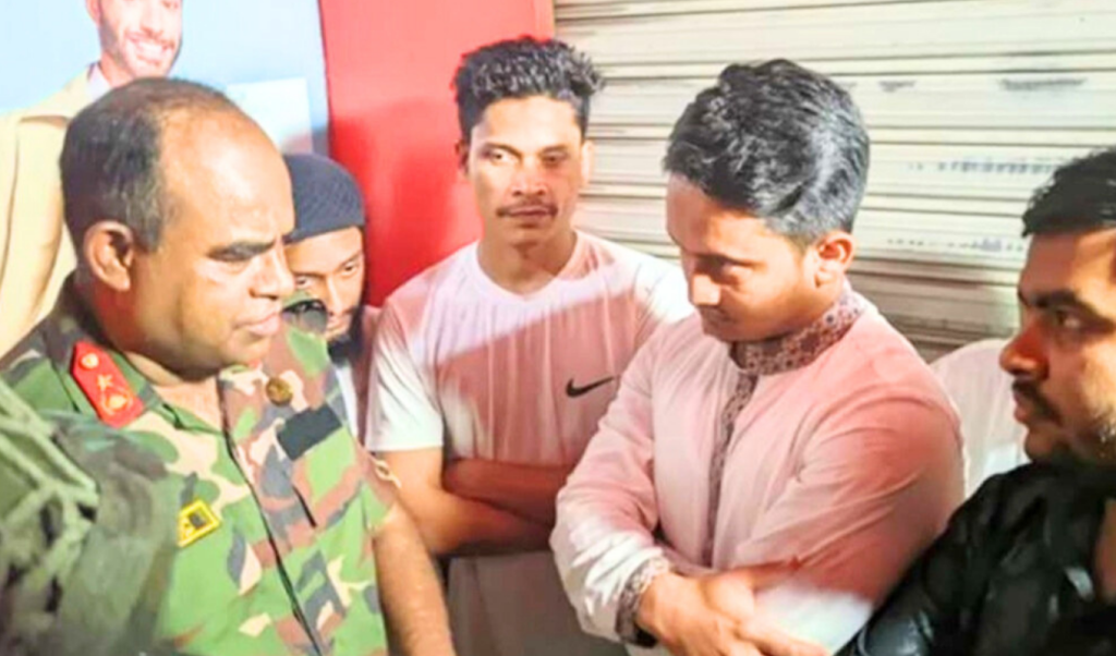 ‘মবের নামে ভাঙচুর অগ্নিসংযোগ করার আর সুযোগ নেই— সারজিসকে সেনা সদস্য 1748775864 ‘মবের নামে ভাঙচুর-অগ্নিসংযোগ করার আর সুযোগ নেই’— সারজিসকে সেনা সদস্য
