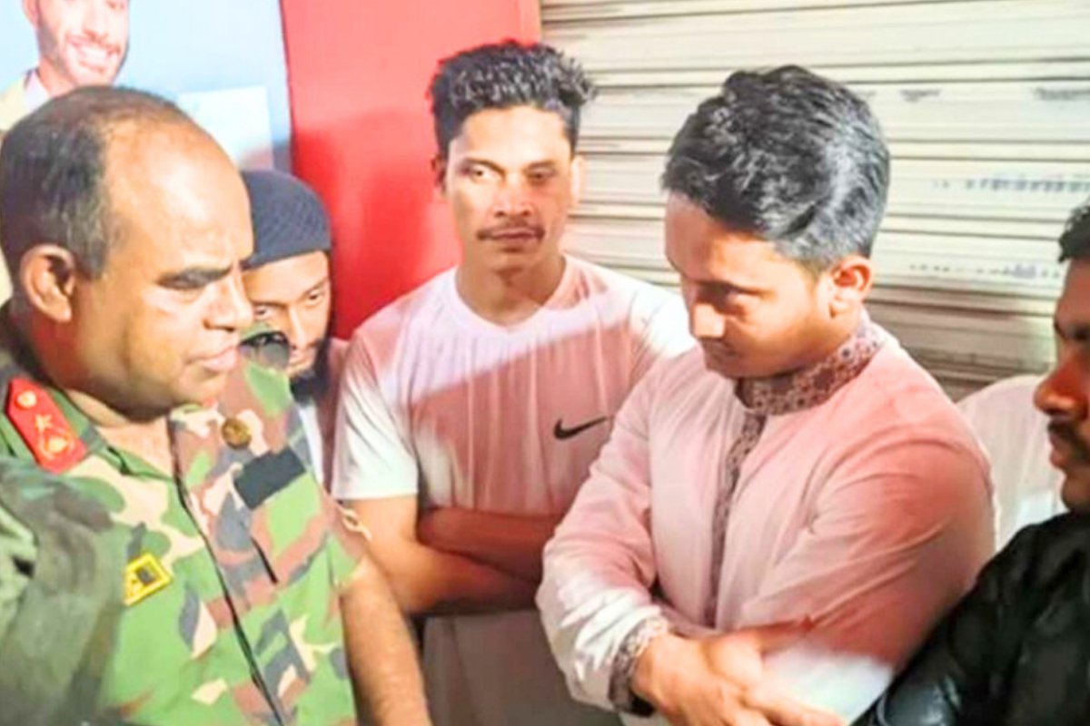 ‘মবের নামে ভাঙচুর-অগ্নিসংযোগ করার আর সুযোগ নেই’— সারজিসকে সেনা সদস্য