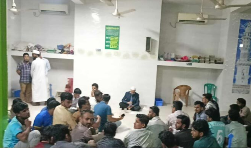 ৭ ঘণ্টা ধরে অবরুদ্ধ কুমিল্লা ভিক্টোরিয়া কলেজের অধ্যক্ষ 3 Untitled design 2025 07 15T011805.954 1752520884 ৭ ঘণ্টা ধরে অবরুদ্ধ কুমিল্লা ভিক্টোরিয়া কলেজের অধ্যক্ষ