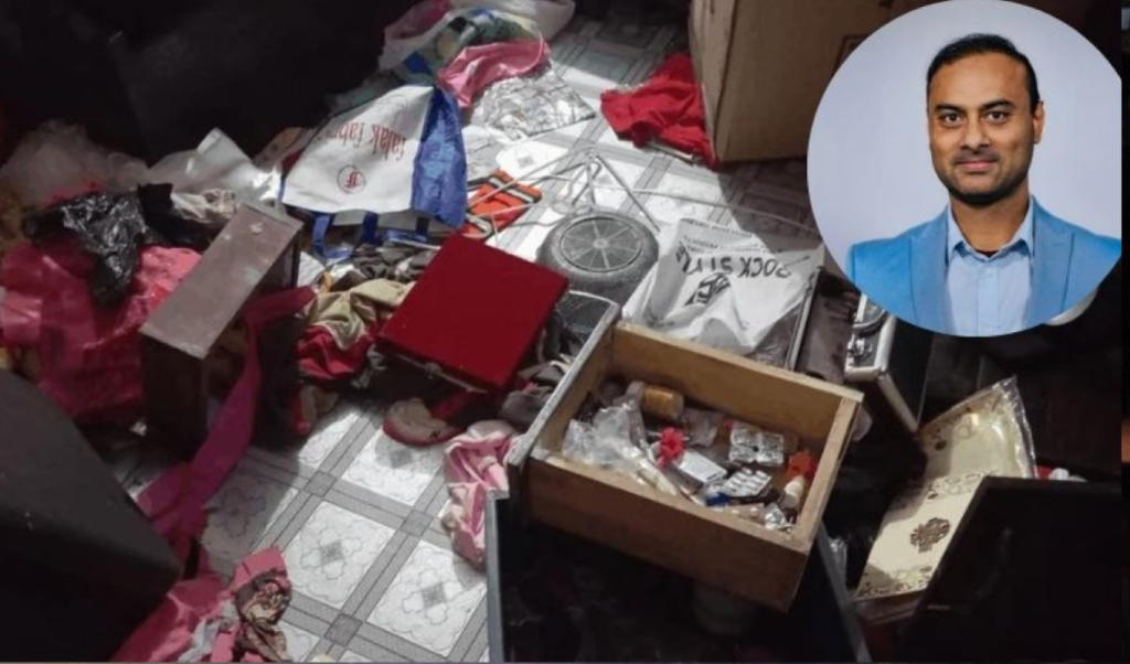 কক্সবাজারে বিএনপি নেতার নেতৃত্বে অধ্যাপকের বাড়িতে হামলা-লুটপাটের অভিযোগ 4 Untitled design 2025 07 16T233750.569 1752687497 কক্সবাজারে বিএনপি নেতার নেতৃত্বে অধ্যাপকের বাড়িতে হামলা-লুটপাটের অভিযোগ