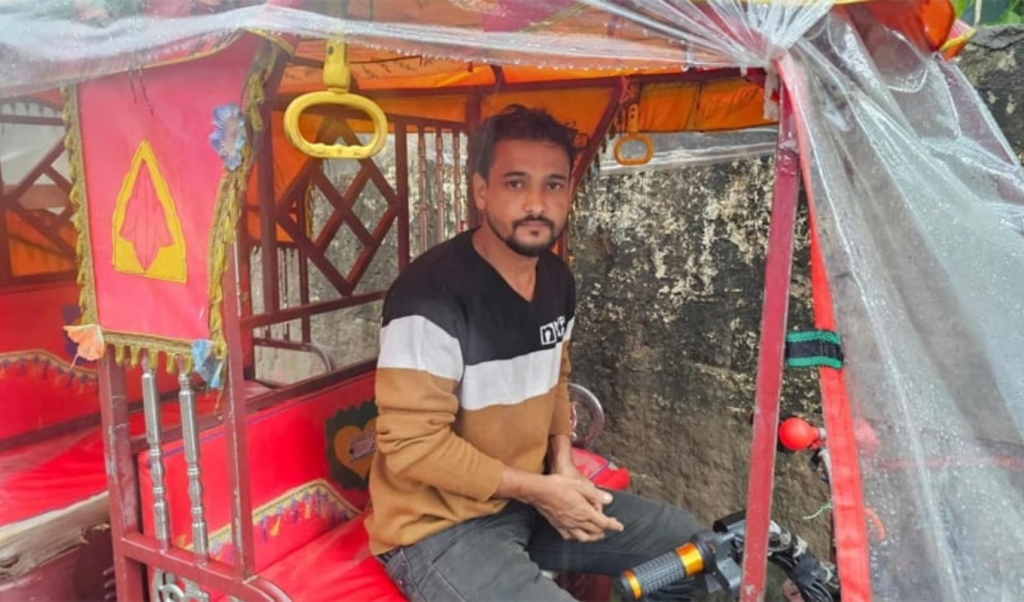 কুমিল্লায় অটোরিকশা চালক ফেরত দিলেন ১৫ লাখ টাকা 4 Untitled design 2025 07 18T020812.451 1752782901 কুমিল্লায় অটোরিকশা চালক ফেরত দিলেন ১৫ লাখ টাকা