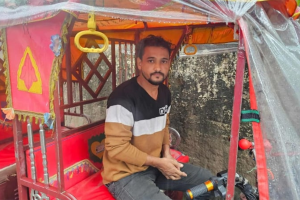 কুমিল্লায় অটোরিকশা চালক ফেরত দিলেন ১৫ লাখ টাকা
