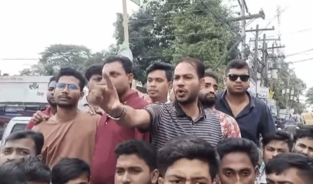 ফেনীতে এনসিপি নেতাদের প্রবেশে হুমকি ছাত্রদল নেতার 3 Untitled design 2025 07 21T022725.911 1753043295 ফেনীতে এনসিপি নেতাদের প্রবেশে হুমকি ছাত্রদল নেতার