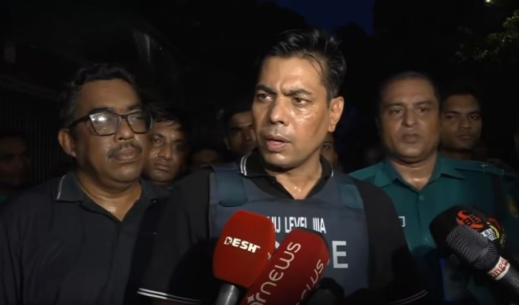 গাড়ি ভাঙচুর ও পুলিশকে মারধরের পরই অ্যাকশনে যাই: ডিসি মাসুদ 4 Untitled design 2025 07 22T235309.764 1753206804 গাড়ি ভাঙচুর ও পুলিশকে মারধরের পরই অ্যাকশনে যাই: ডিসি মাসুদ