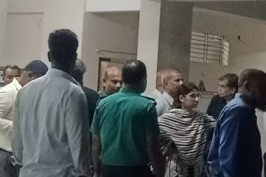 দিনভর আটকে থাকার পর পুলিশি পাহারায় মাইলস্টোন ত্যাগ করেন উপদেষ্টা ও প্রেস সচিব