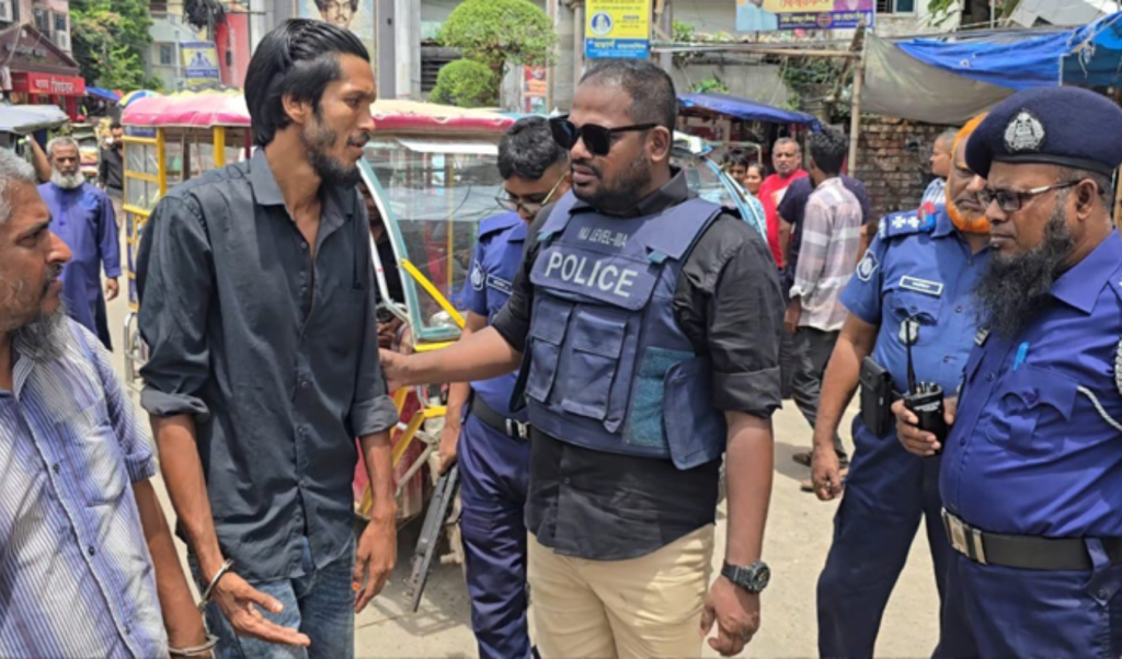 নরসিংদীতে প্রকাশ্যে চাঁদাবাজি: ২ জন গ্রেপ্তার 3 Untitled design 2025 07 29T022529.174 1753734497 নরসিংদীতে প্রকাশ্যে চাঁদাবাজি: ২ জন গ্রেপ্তার