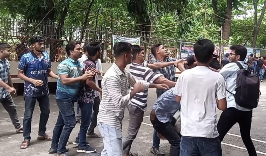 তিতুমীর কলেজে ছাত্রদলের দুই পক্ষের সংঘর্ষে একাধিক শিক্ষার্থী আহত 3 Untitled design 2025 07 30T012621.519 1753817203 তিতুমীর কলেজে ছাত্রদলের দুই পক্ষের সংঘর্ষে একাধিক শিক্ষার্থী আহত