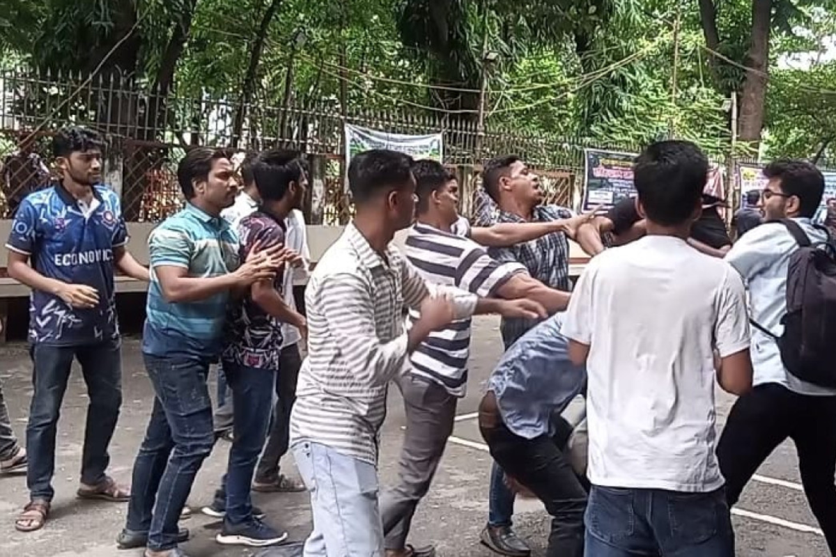 তিতুমীর কলেজে ছাত্রদলের দুই পক্ষের সংঘর্ষে একাধিক শিক্ষার্থী আহত