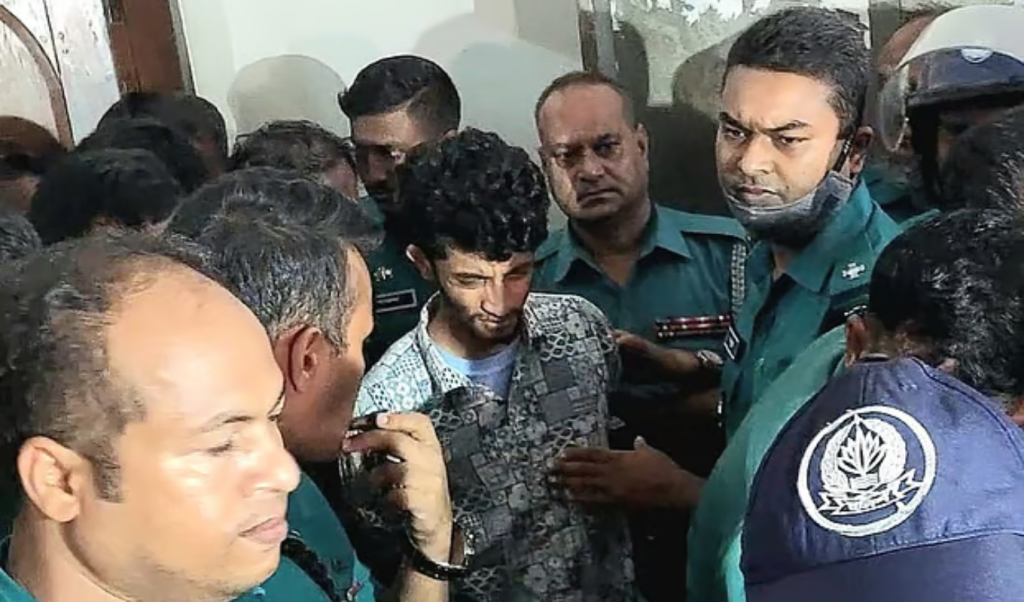 ২ কোটি ২৫ লাখ টাকার চেকসহ ‘চাঁদাবাজ’ রাজ্জাক গ্রেপ্তার 3 Untitled design 2025 07 31T012655.913 1753903632 ২ কোটি ২৫ লাখ টাকার চেকসহ ‘চাঁদাবাজ’ রাজ্জাক গ্রেপ্তার