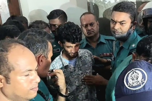 ২ কোটি ২৫ লাখ টাকার চেকসহ ‘চাঁদাবাজ’ রাজ্জাক গ্রেপ্তার