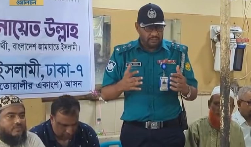জামায়াতের অনুষ্ঠানে পুলিশের পোশাকে 'রাজনৈতিক বক্তব্য', ভিডিও ভাইরাল 3 Untitled design 58 1751657642 জামায়াতের অনুষ্ঠানে পুলিশের পোশাকে 'রাজনৈতিক বক্তব্য', ভিডিও ভাইরাল