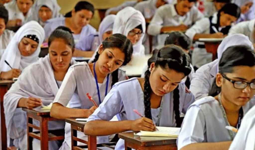 বৃহস্পতিবার ৩ বোর্ডের এইচএসসি ও সমমান পরীক্ষা স্থগিত 11 Untitled design 90 1752086038 বৃহস্পতিবার ৩ বোর্ডের এইচএসসি ও সমমান পরীক্ষা স্থগিত