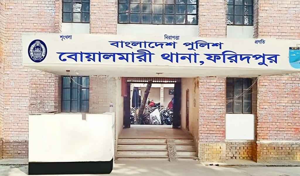 boalmari thana 1753510357 স্ত্রীর শ্লীলতাহানির বিচার না পেলে পরিবারসহ আত্মহত্যার হুমকি দোকানদারের