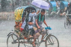 ঢাকায় ভারী বৃষ্টি, কমতে পারে বিকেলে
