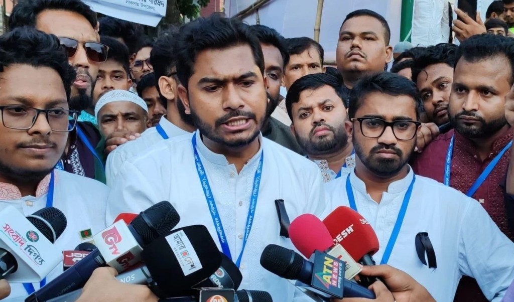 অন্তর্বর্তীকালীন সরকার ‘মেরুদণ্ডহীন ও সবচেয়ে দুর্বল’: নুর 3 অন্তর্বর্তীকালীন সরকার ‘মেরুদণ্ডহীন ও সবচেয়ে দুর্বল 1753532979 অন্তর্বর্তীকালীন সরকার ‘মেরুদণ্ডহীন ও সবচেয়ে দুর্বল’: নুর
