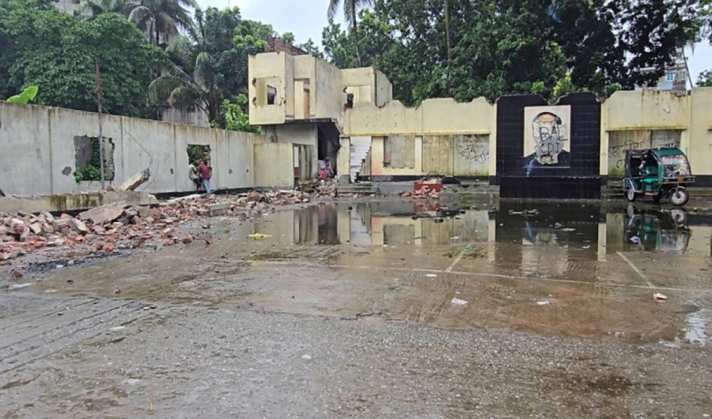 আওয়ামী লীগ কার্যালয়ের ধ্বংসস্তূপের ওপর নির্মিত হচ্ছে 'জুলাই শহীদ স্মৃতি স্তম্ভ' 10 আওয়ামীলীগ কার্যালয় 1752121088 আওয়ামী লীগ কার্যালয়ের ধ্বংসস্তূপের ওপর নির্মিত হচ্ছে 'জুলাই শহীদ স্মৃতি স্তম্ভ'