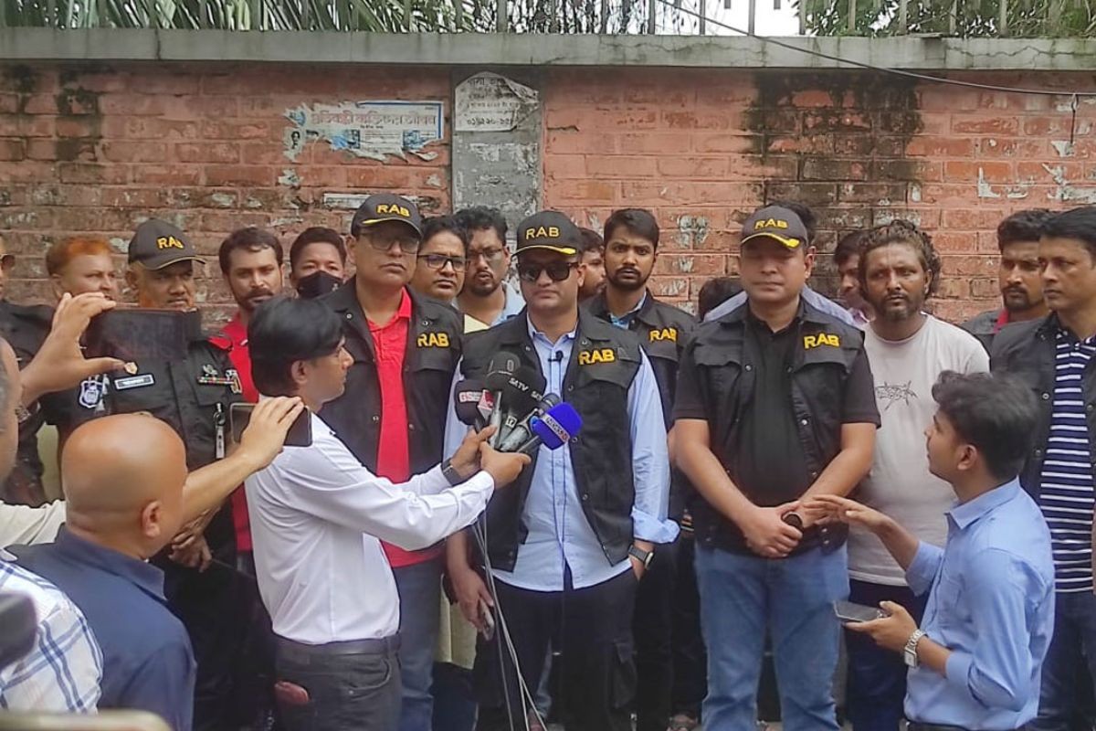 আগারগাঁও পাসপোর্ট অফিসে র‍্যাবের অভিযান, ১৩ জনকে কারাদণ্ড