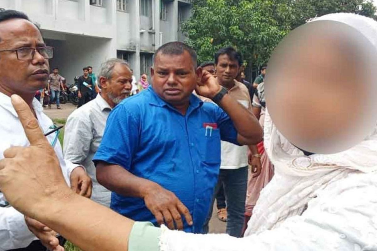 আদালত চত্বরে নারীর সঙ্গে কাজির মারামারি
