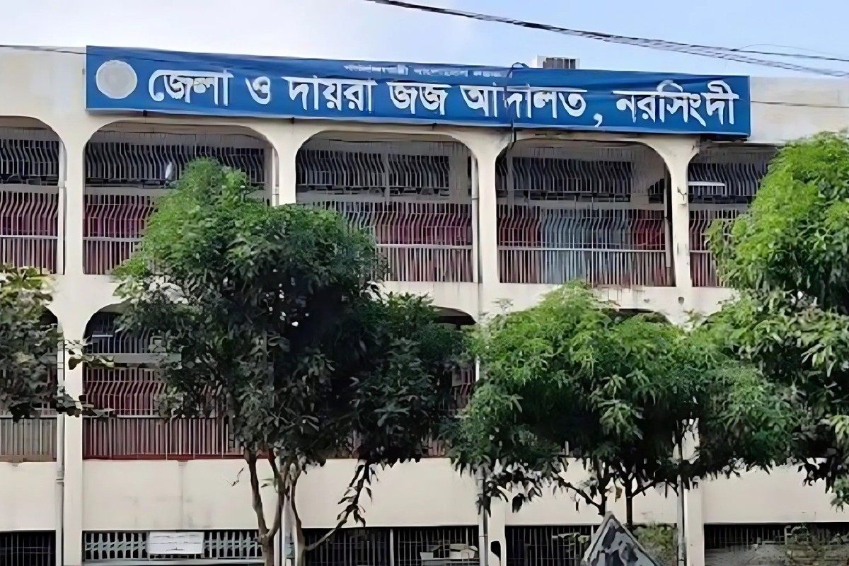 আদালতের কাঠগড়া থেকে পালালেন আসামি