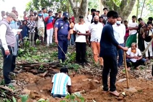 আদালতের নির্দেশে ১৫ মাস পর লাশ উত্তোলন