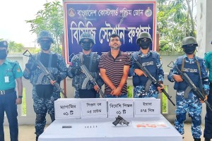 আবাসিক হোটেল থেকে পিস্তল-ইয়াবাসহ যুবক আটক