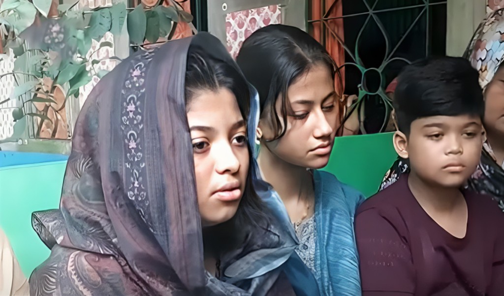 ‘আমরা এখন কোথায় গিয়ে দাঁড়াব’ 3 আমরা এখন কোথায় গিয়ে দাঁড়াব 1752305835 ‘আমরা এখন কোথায় গিয়ে দাঁড়াব’