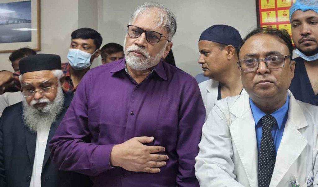 আহতদের চিকিৎসায় সিঙ্গাপুর থেকে আসছে ডাক্তার ও নার্স 3 প্রধান উপদেষ্টার বিশেষ সহকারী সায়েদুর রহমান