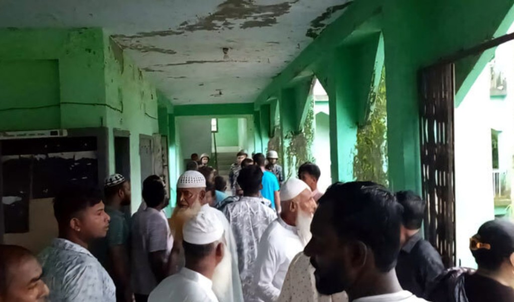 ইউপি চেয়ারম্যানের ওপর যুবদল নেতার হামলা, ককটেল বিস্ফোরণ 4 ইউপি চেয়ারম্যানের ওপর যুবদল নেতার হামলা ককটেল বিস্ফোরণ 1752421255 ইউপি চেয়ারম্যানের ওপর যুবদল নেতার হামলা, ককটেল বিস্ফোরণ