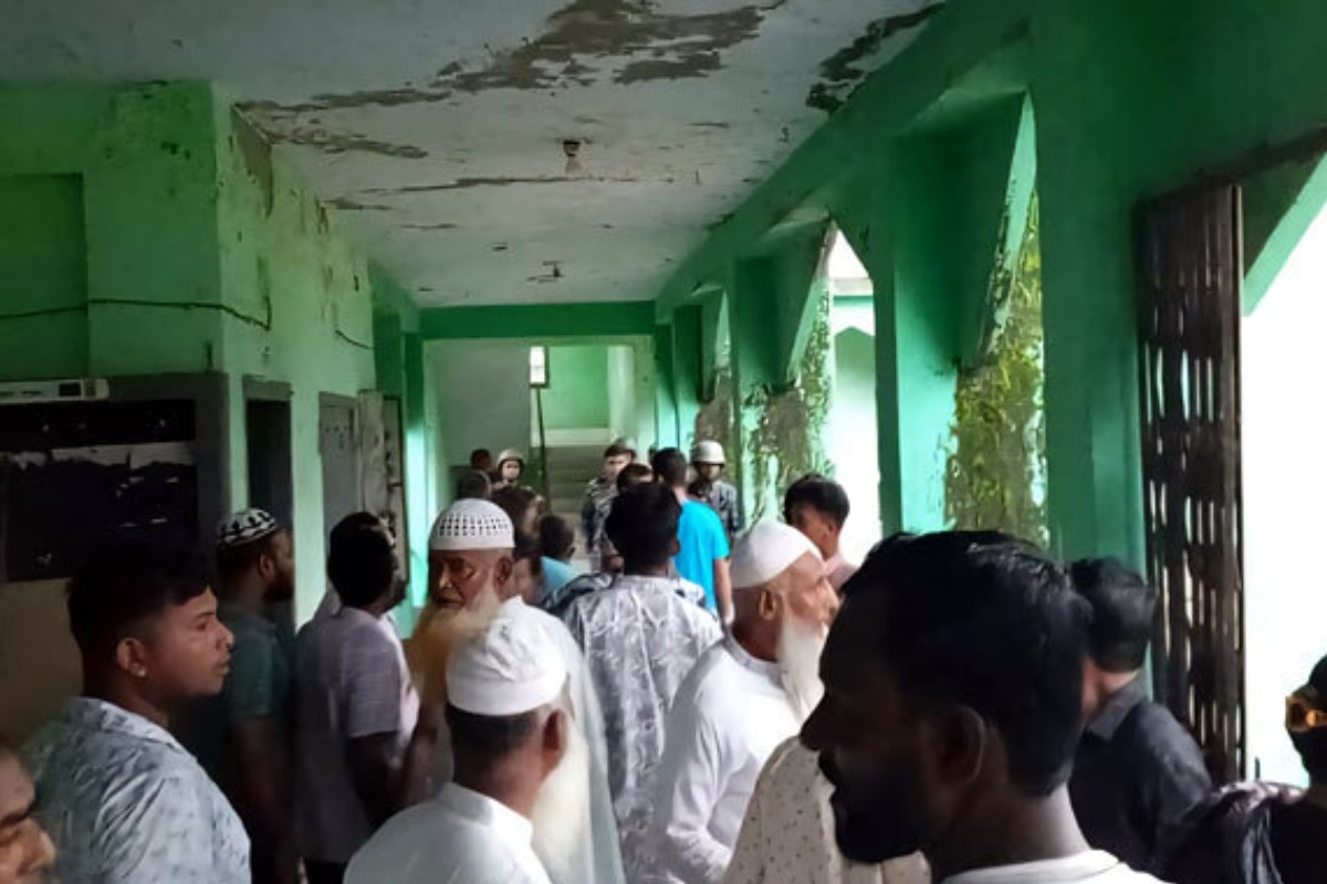 ইউপি চেয়ারম্যানের ওপর যুবদল নেতার হামলা, ককটেল বিস্ফোরণ