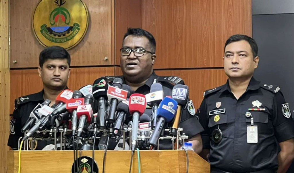 ইসলামবাগ থেকে হত্যা মামলার আসামি ‘পিচ্চি মুন্না’ গ্রেপ্তার 3 পিচ্চি মুন্না’ গ্রেপ্তার