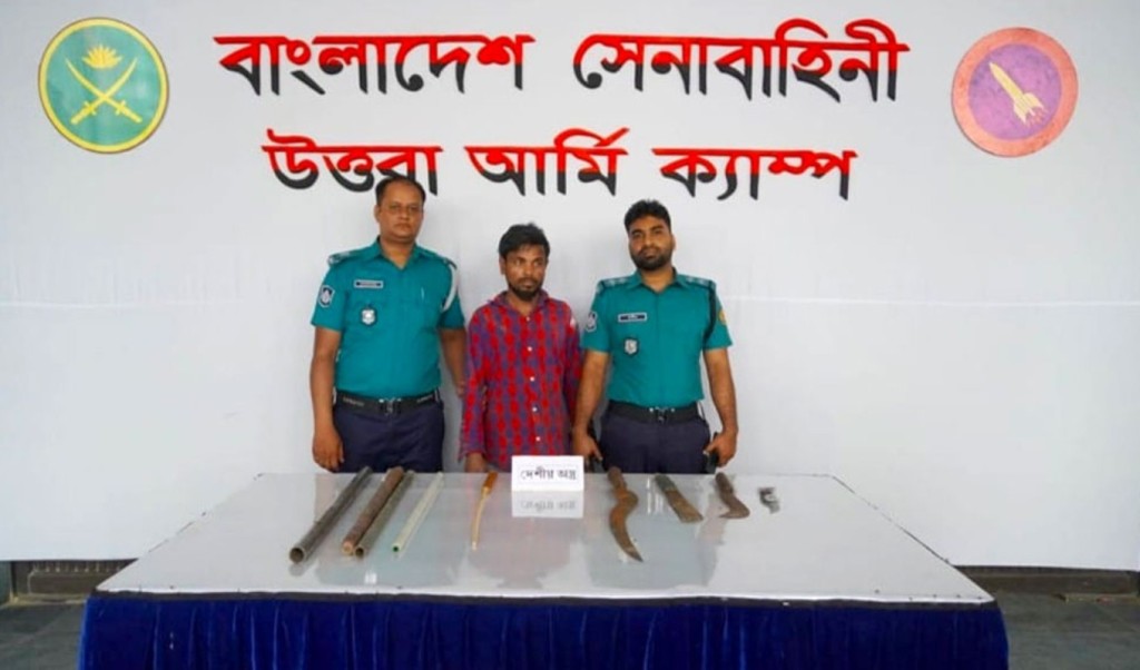 উত্তরায় শীর্ষ সন্ত্রাসী ‘ঠোঁটকাটা’ আলতাফের সহযোগী গ্রেপ্তার 4 উত্তরায় শীর্ষ সন্ত্রাসী ‘ঠোঁটকাটা আলতাফের সহযোগী গ্রেপ্তার 1751558050 উত্তরায় শীর্ষ সন্ত্রাসী ‘ঠোঁটকাটা’ আলতাফের সহযোগী গ্রেপ্তার