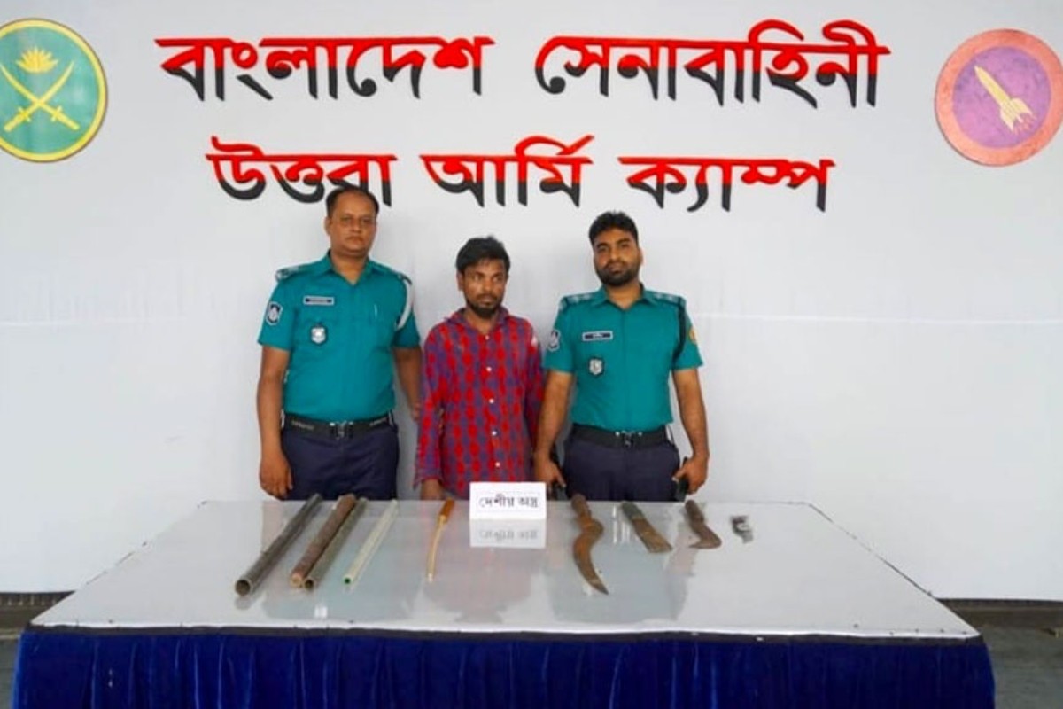 উত্তরায় শীর্ষ সন্ত্রাসী ‘ঠোঁটকাটা’ আলতাফের সহযোগী গ্রেপ্তার