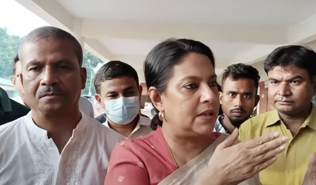 উপদেষ্টা আসিফ নজরুল ও রিজওয়ানার গাড়ি আটকালো এনসিপি নেতাকর্মীরা 3 উপদেষ্টা আসিফ নজরুল ও রিজওয়ানার গাড়ি আটকালো এনসিপি নেতাকর্মীরা 1752681538 উপদেষ্টা আসিফ নজরুল ও রিজওয়ানার গাড়ি আটকালো এনসিপি নেতাকর্মীরা