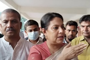 উপদেষ্টা আসিফ নজরুল ও রিজওয়ানার গাড়ি আটকালো এনসিপি নেতাকর্মীরা