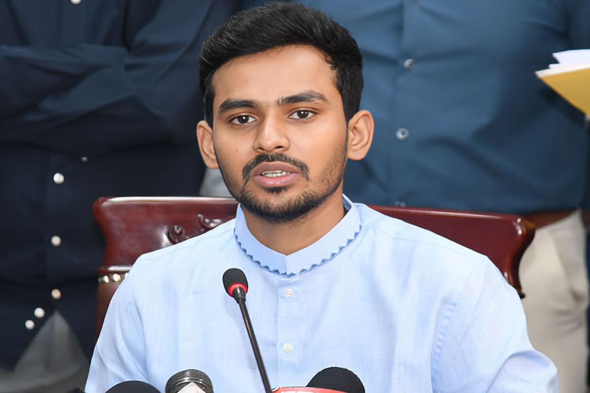 উপদেষ্টা আসিফের দু’টি অস্ত্রের লাইসেন্স সম্পর্কে যা জানা গেলো