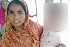 ঋণের চাপ সামলাতে না পেরে দুই বছরের মেয়েকে বিক্রির চেষ্টা