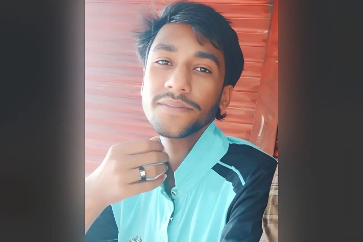 এইচএসসি পরীক্ষার্থীকে কুপিয়ে হত্যা, বাবা আহত