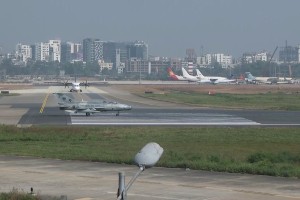 সামরিক ও বেসামরিক ফ্লাইটের জন্য একটি মাত্র রানওয়ে- বিশেষজ্ঞরা বলছেন ‘মারাত্মক ঝুঁকি’