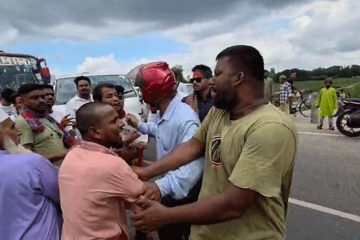এনসিপির গাড়িবহরে হামলার অভিযোগ