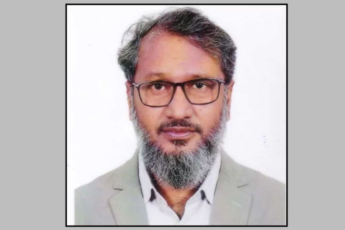 এবার পদত্যাগপত্র জমা দিয়েছেন শিল্পকলার চারুকলা পরিচালক
