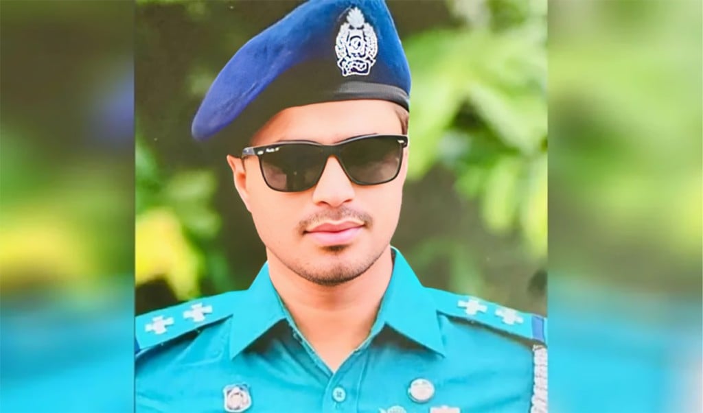 এসআই ক্লোজড 1752904562 অন্যের স্ত্রীকে নিয়ে পার্কে ধরা পড়া এসআই মাহবুব ক্লোজড