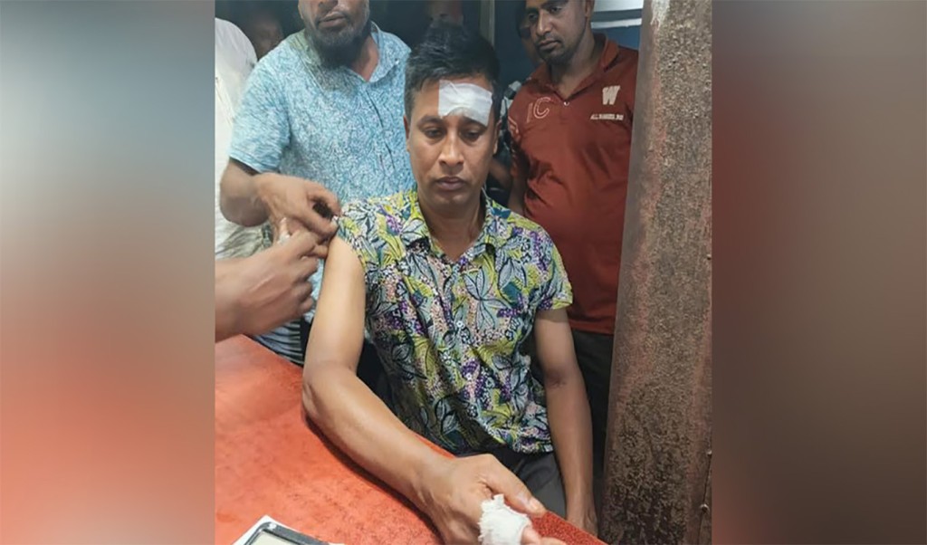 এসআইকে ছুরিকাঘাত 1753410093 গাইবান্ধায় থানায় ঢুকে এএসআইকে ছুরিকাঘাত ও হামলা