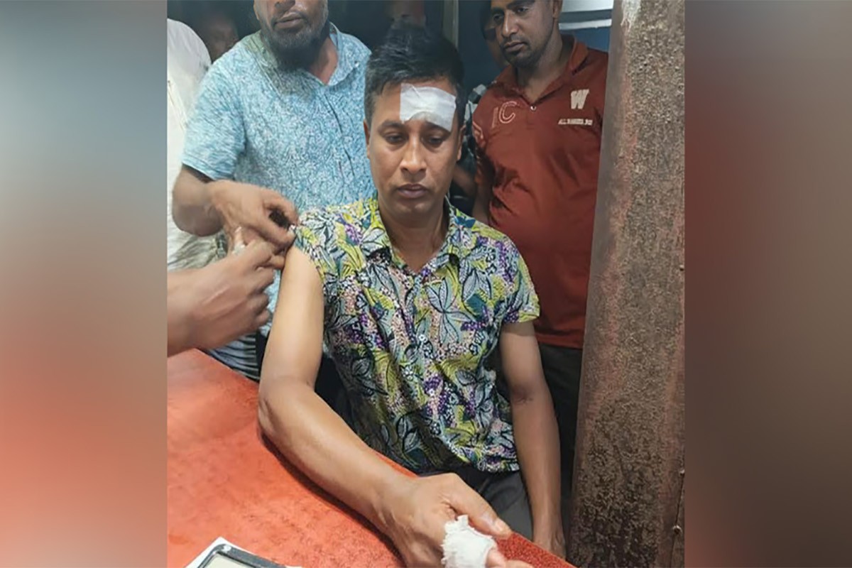 গাইবান্ধায় থানায় ঢুকে এএসআইকে ছুরিকাঘাত ও হামলা
