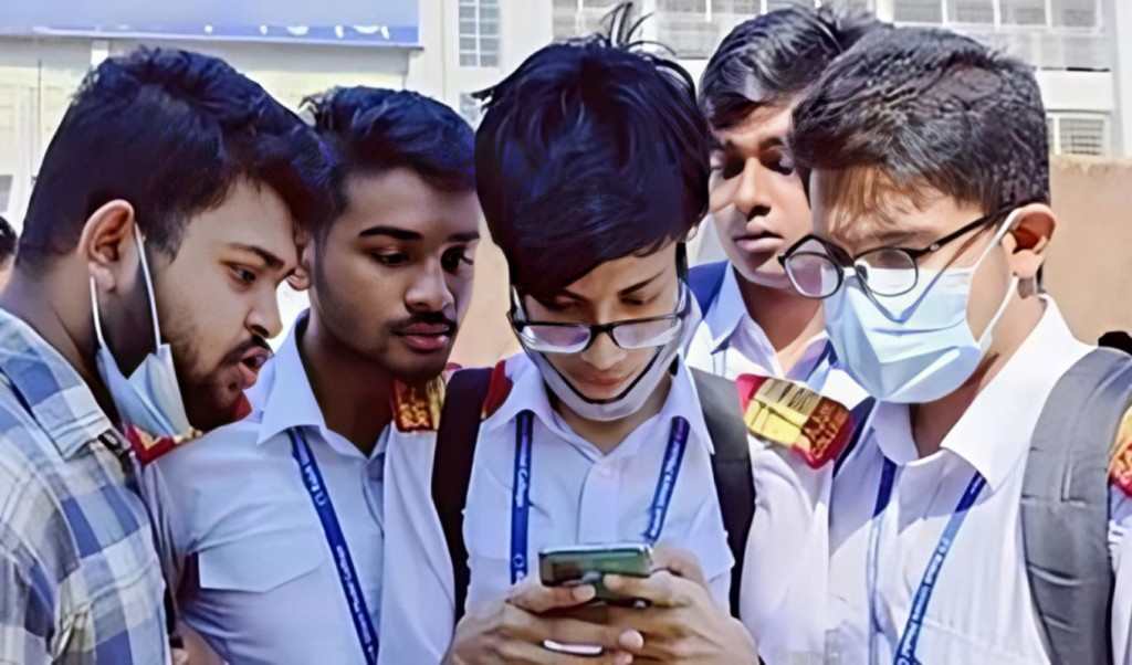 এসএসসিতে জিপিএ ৫ পেলেন ১৩৯০৩২ জন 1752135704 এসএসসিতে জিপিএ-৫ পেলেন ১৩৯০৩২ জন