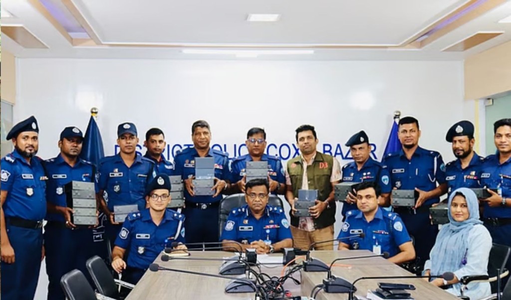 কক্সবাজারে ‘বডি ওর্ন ক্যামেরা’ থাকবে ৩৫ পুলিশ সদস্যের পোশাকে 4 কক্সবাজার জেলা পুলিশে যুক্ত হলো ‘বডি ওর্ন ক্যামেরা 1753888689 কক্সবাজারে ‘বডি ওর্ন ক্যামেরা’ থাকবে ৩৫ পুলিশ সদস্যের পোশাকে