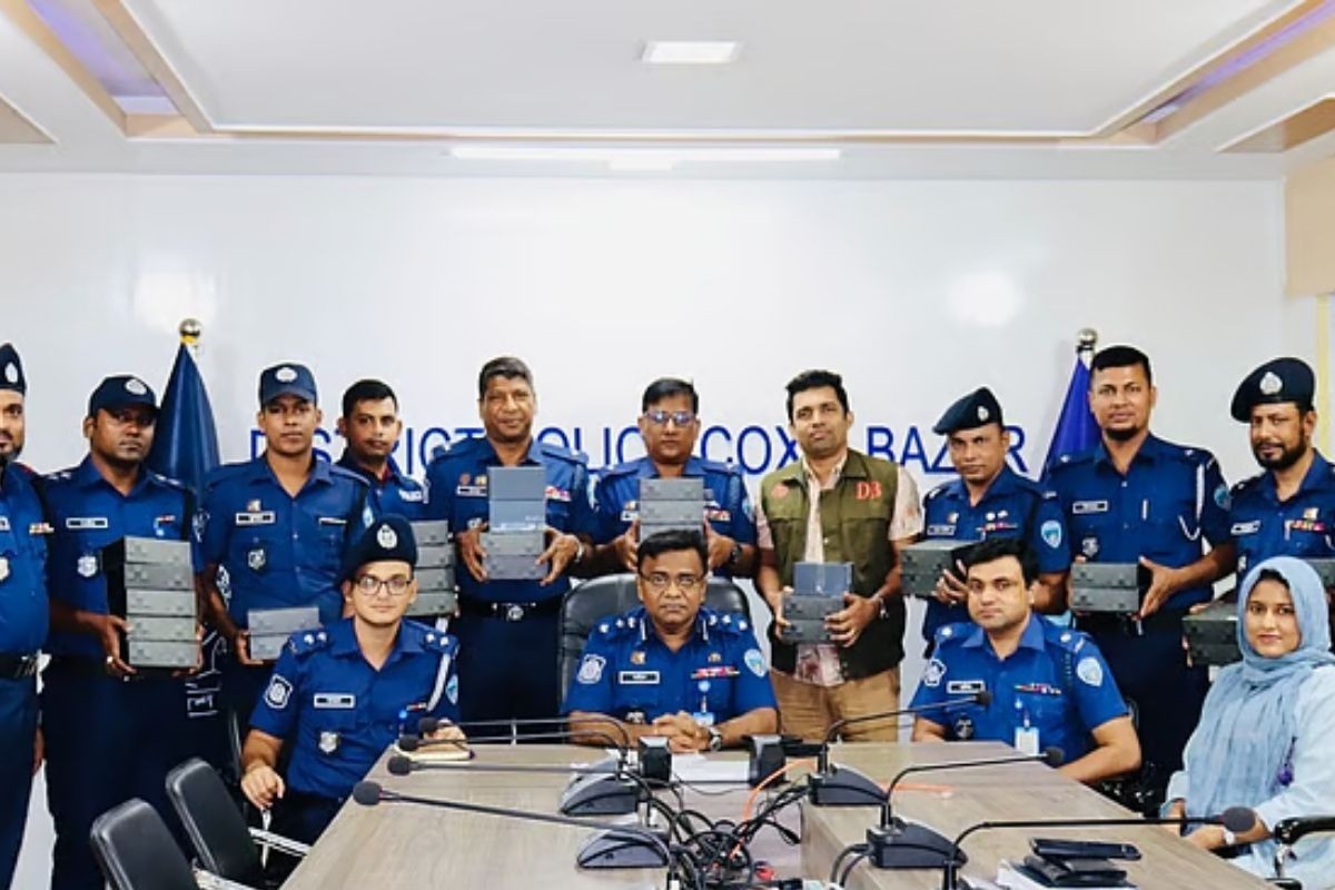 কক্সবাজারে ‘বডি ওর্ন ক্যামেরা’ থাকবে ৩৫ পুলিশ সদস্যের পোশাকে