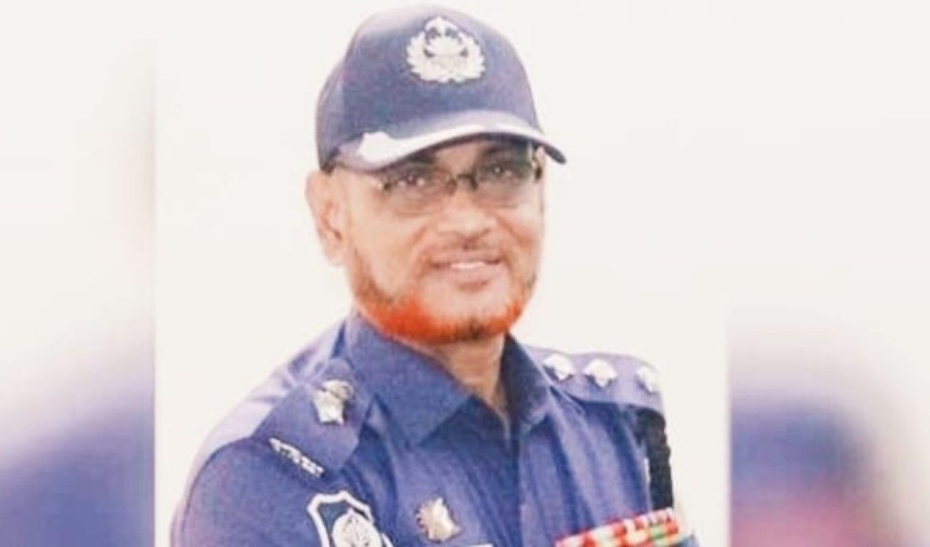 কনস্টেবলের স্ত্রীকে অনৈতিক প্রস্তাব দিলেন এএসপি, বরখাস্ত 3 কনস্টেবলের স্ত্রীকে অনৈতিক প্রস্তাব দিলেন এএসপি বরখাস্ত 1753887106 কনস্টেবলের স্ত্রীকে অনৈতিক প্রস্তাব দিলেন এএসপি, বরখাস্ত